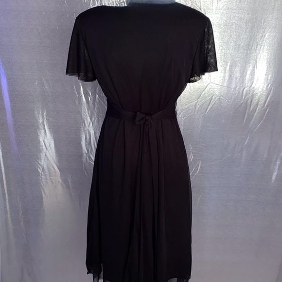 R&M Richards Short Sleeve Dress With Belt
R & M Richards
Size: 12 - Picture 7 of 9